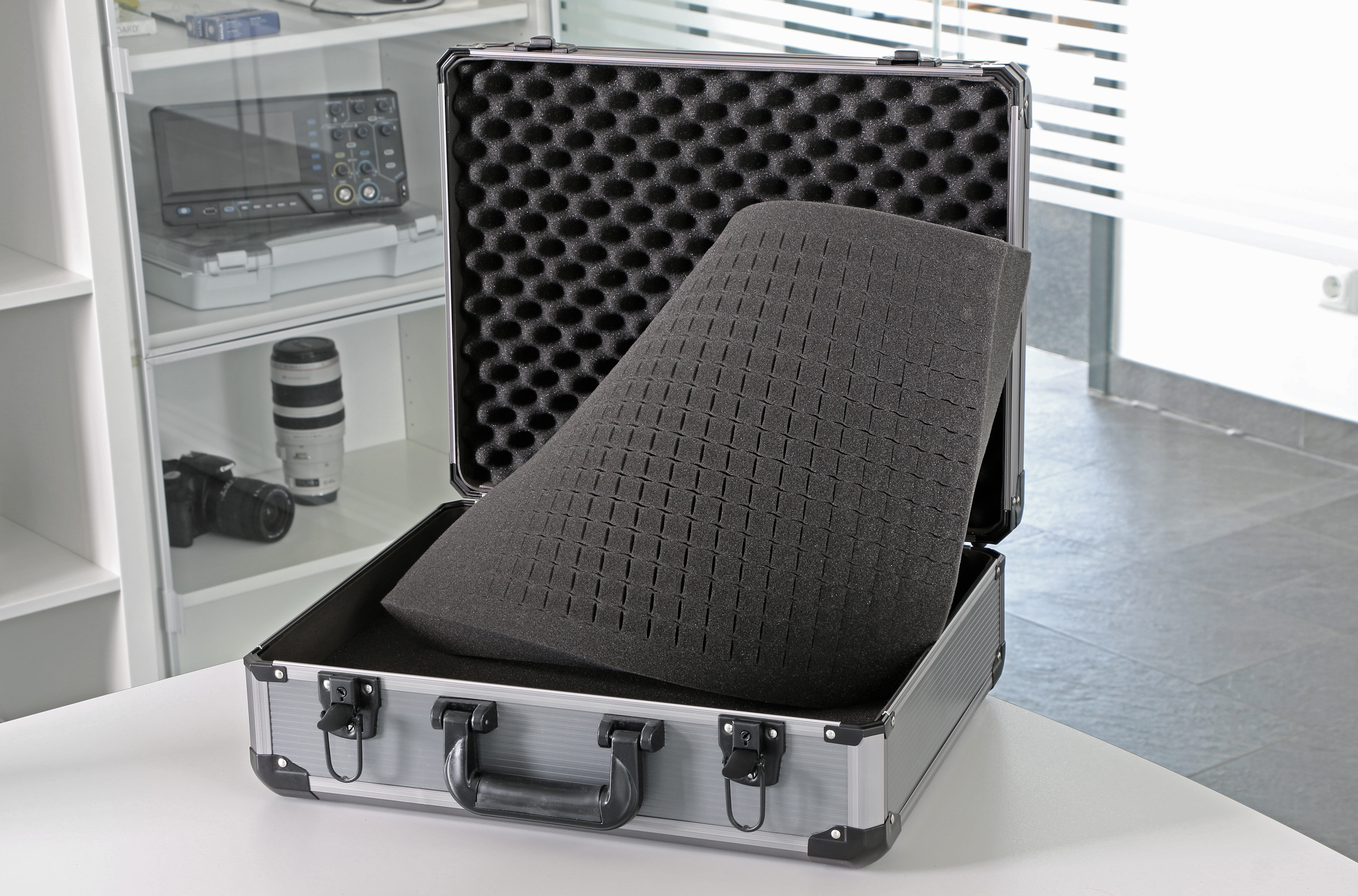 «PeakTech® P 7335» Universal case with cube foam 450x150x350 mm