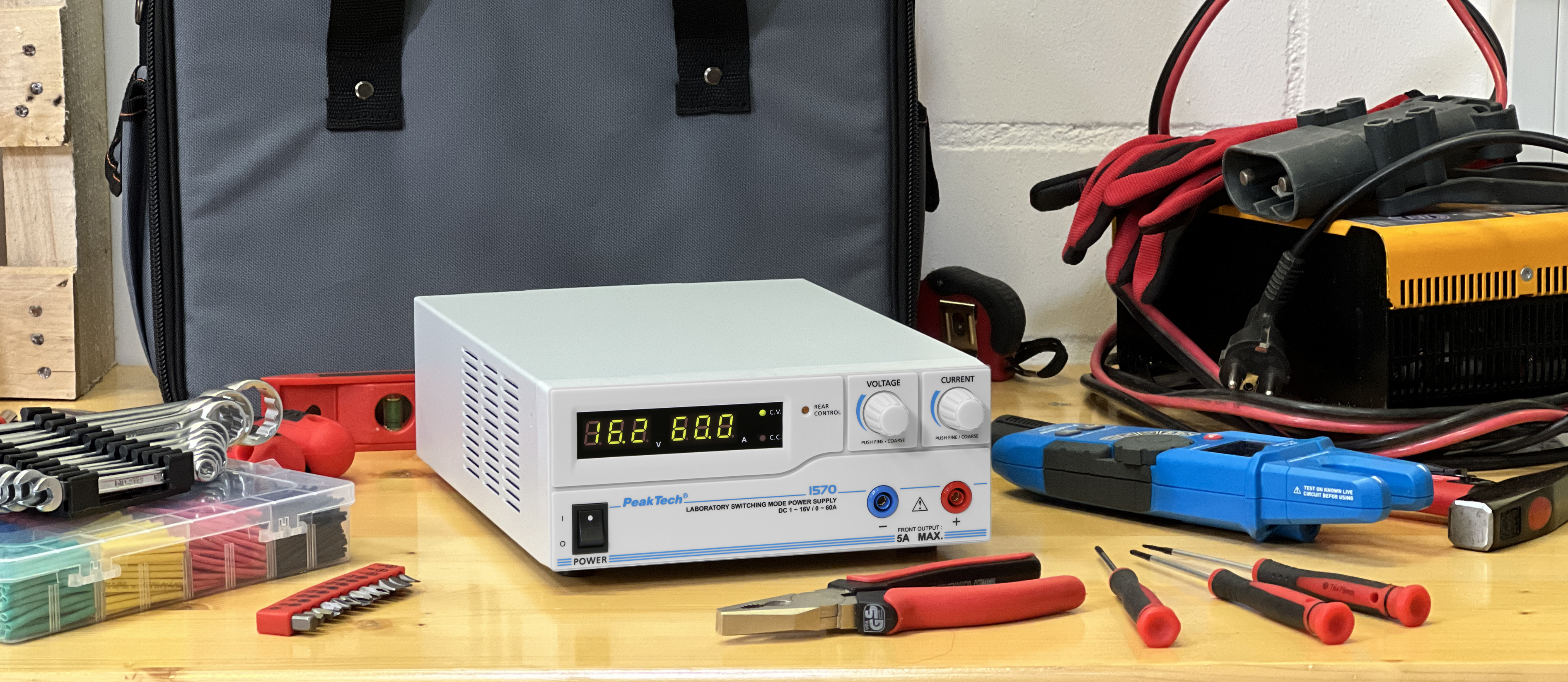 «PeakTech® P 1570» Labor-Schaltnetzteil DC 1 - 16V / 0 - 60A mit USB