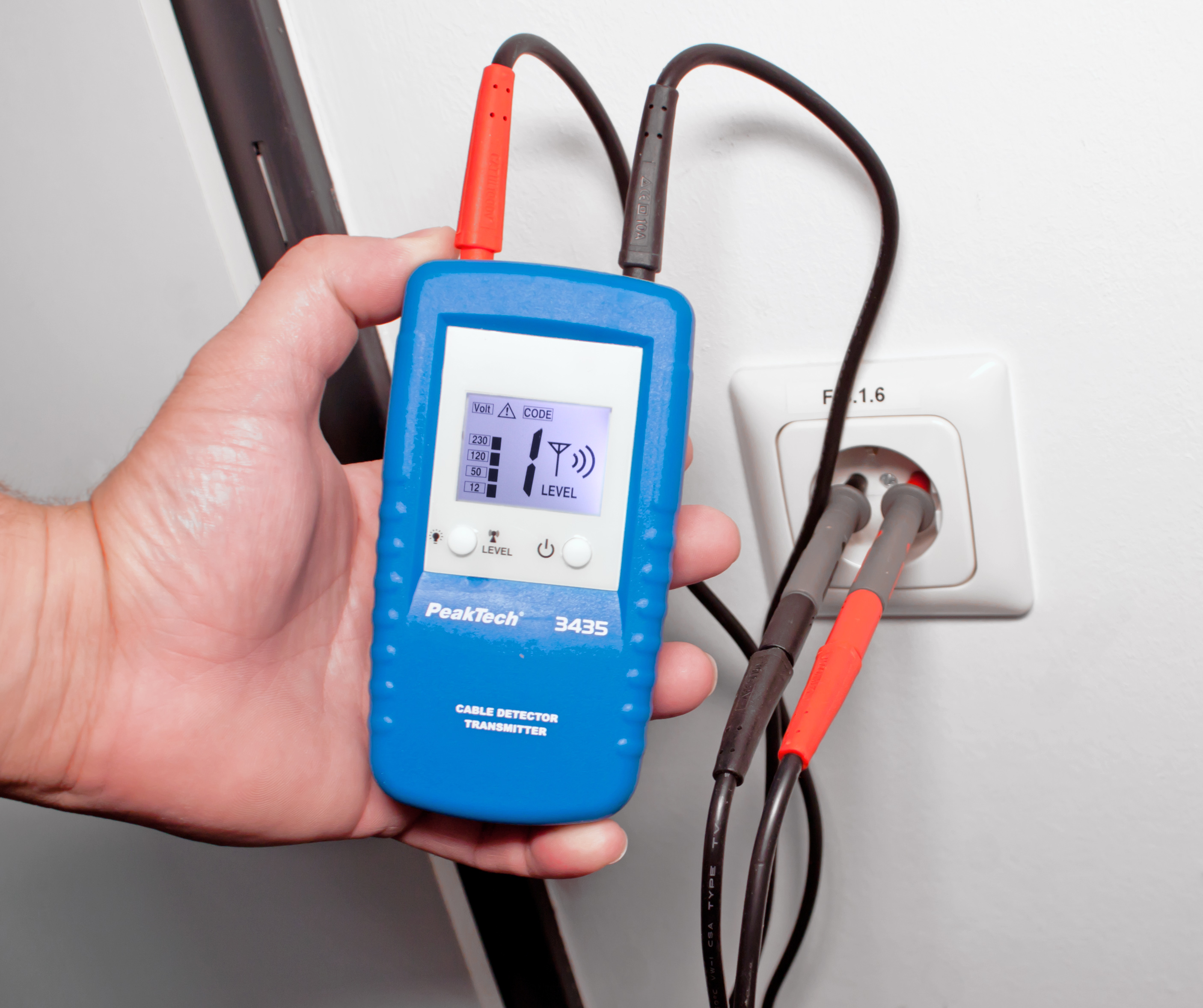 «PeakTech® P 3435» Cable detector - set, transmitter and receiver «PeakTech® P 3435» Cable detector - set, transmitter and receiver