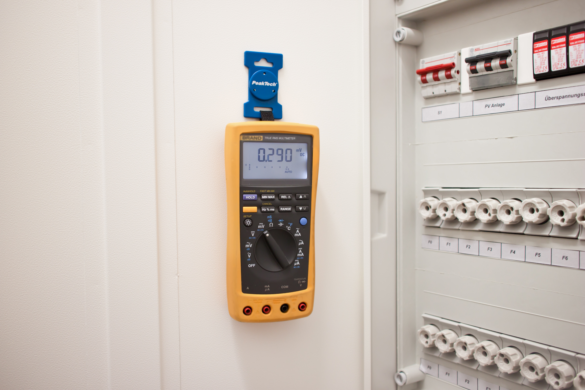 «PeakTech® P 7100» Magnethalter für diverse Messmittel «PeakTech® P 7100» Magnethalter für diverse Messmittel